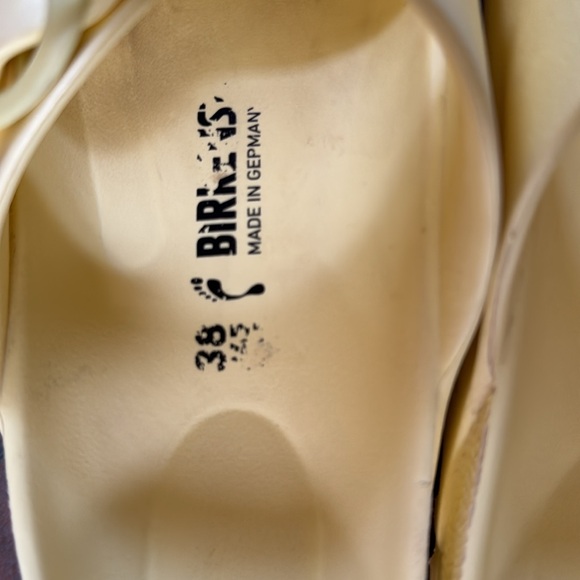 Women’s Birkenstock sandals size 38. Fits 7 1/2 to an 8.  Gently worn. - Picture 2 of 3